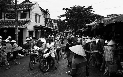 Peaceful Hoi An City in early morning - ảnh 13